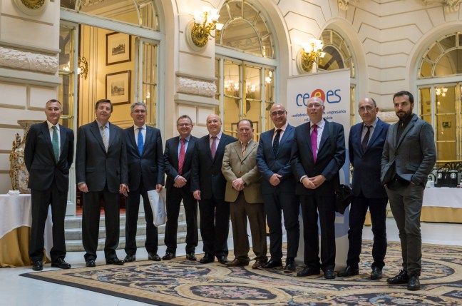 Los empresarios de la Comunidad Valenciana Fernando Marqués, Gonzalo Bayona, Vicente Nacher, Venerio Prieto, Juan José Sánchez, Emilio Córcoles, José Manuel Cuevas, Vicente Landete, Paco Fenollosa y Vicens Fores (de izquierda a derecha) presentes en el congreso de CEES.